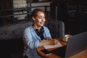 Топ 10 професій з можливістю віддаленої роботи в 2025 році IMG 6632 300x200 - Топ 10 професій з можливістю віддаленої роботи в 2025 році