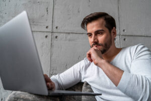 IMG 7541 300x200 - Как стать digital маркетологом с нуля:  лучшие онлайн курсы 2025 года