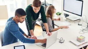 10 самых популярных бизнес-профессий в 2025 году ba students review course 300x169 - 10 самых популярных бизнес-профессий в 2025 году