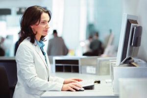 10 самых популярных бизнес-профессий в 2025 году otsinyuvach 300x200 - 10 самых популярных бизнес-профессий в 2025 году