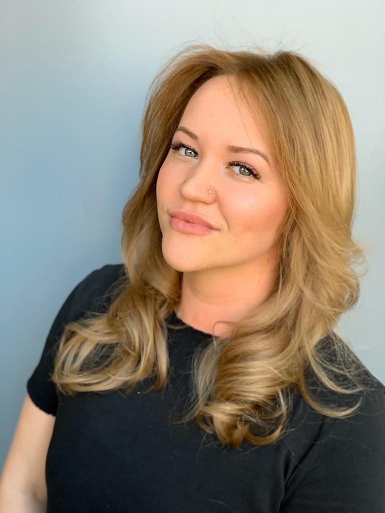 преподователь курса мастер маникюра